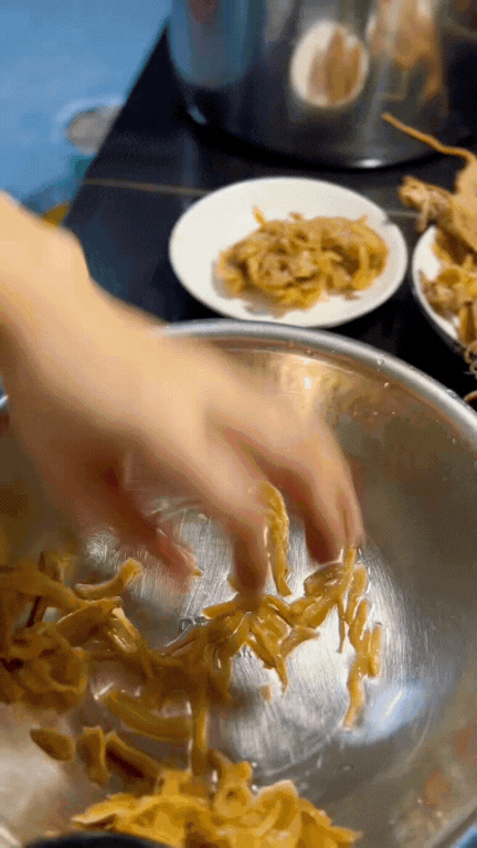 Món ăn gắn với ký ức tuổi thơ nghèo khó nhưng giờ là 