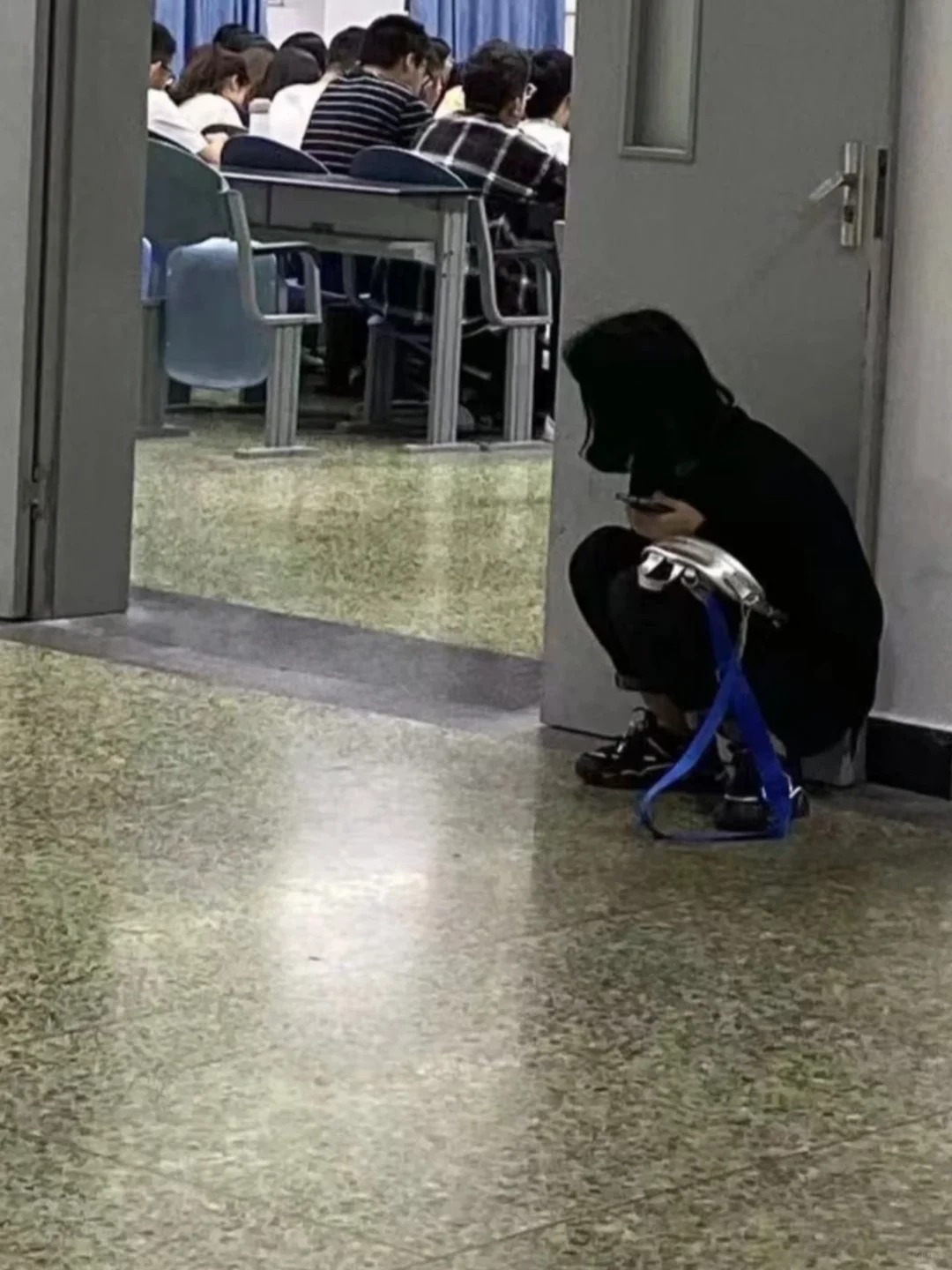 Thu&ecirc; trọ gần trường kh&ocirc;ng bao giờ l&agrave;m bạn đi học sớm hơn- Ảnh 1.