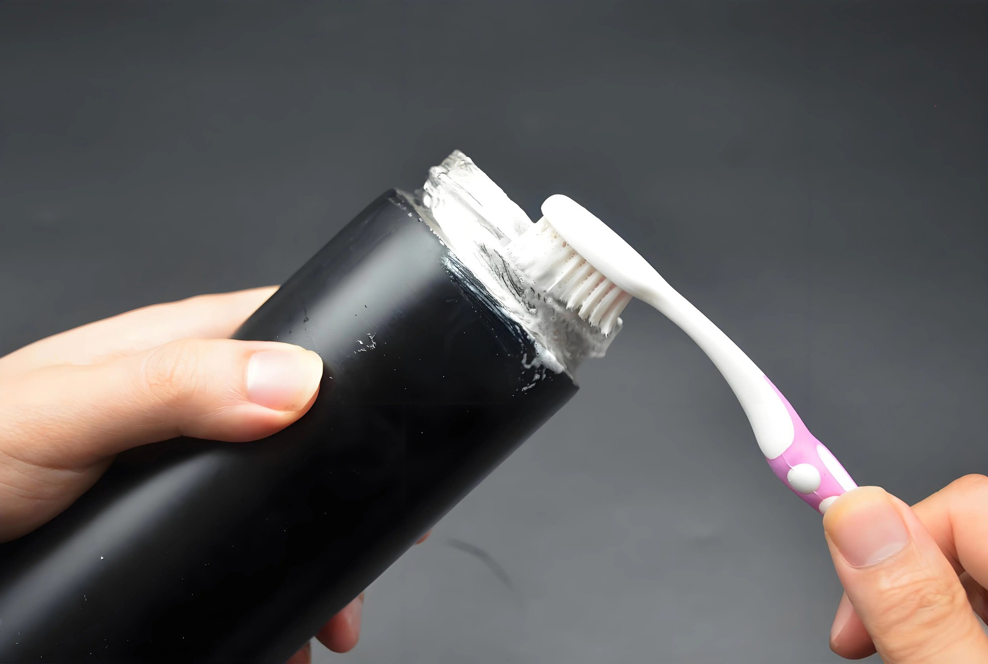 Đừng coi thường: B&igrave;nh giữ nhiệt dễ l&agrave; "ổ vi khuẩn", uống 1 ngụm như nuốt bệnh v&agrave;o người, rất nguy hiểm!- Ảnh 2.