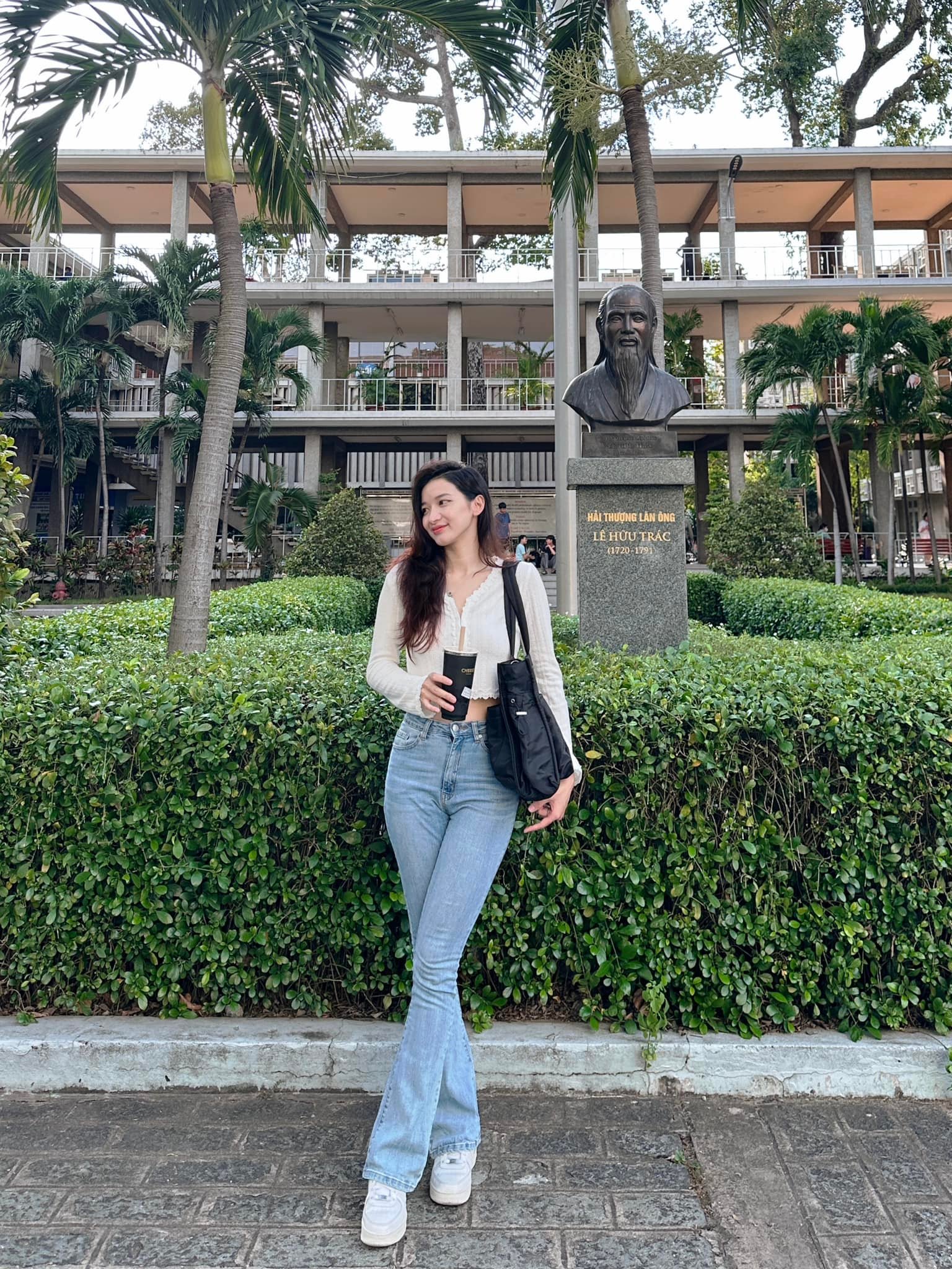 Một gia đình nghèo ở Gia Lai có 3 con học Y, làm bác sĩ, đạt Á vương và Á hậu- Ảnh 3.