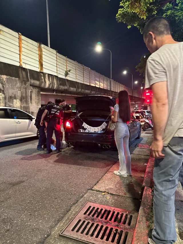 Vừa được bạn trai cầu hôn cùng chiếc Mercedes-Benz, cô gái ngỡ ngàng khi đối phương bị cảnh sát bắt giữ- Ảnh 1.