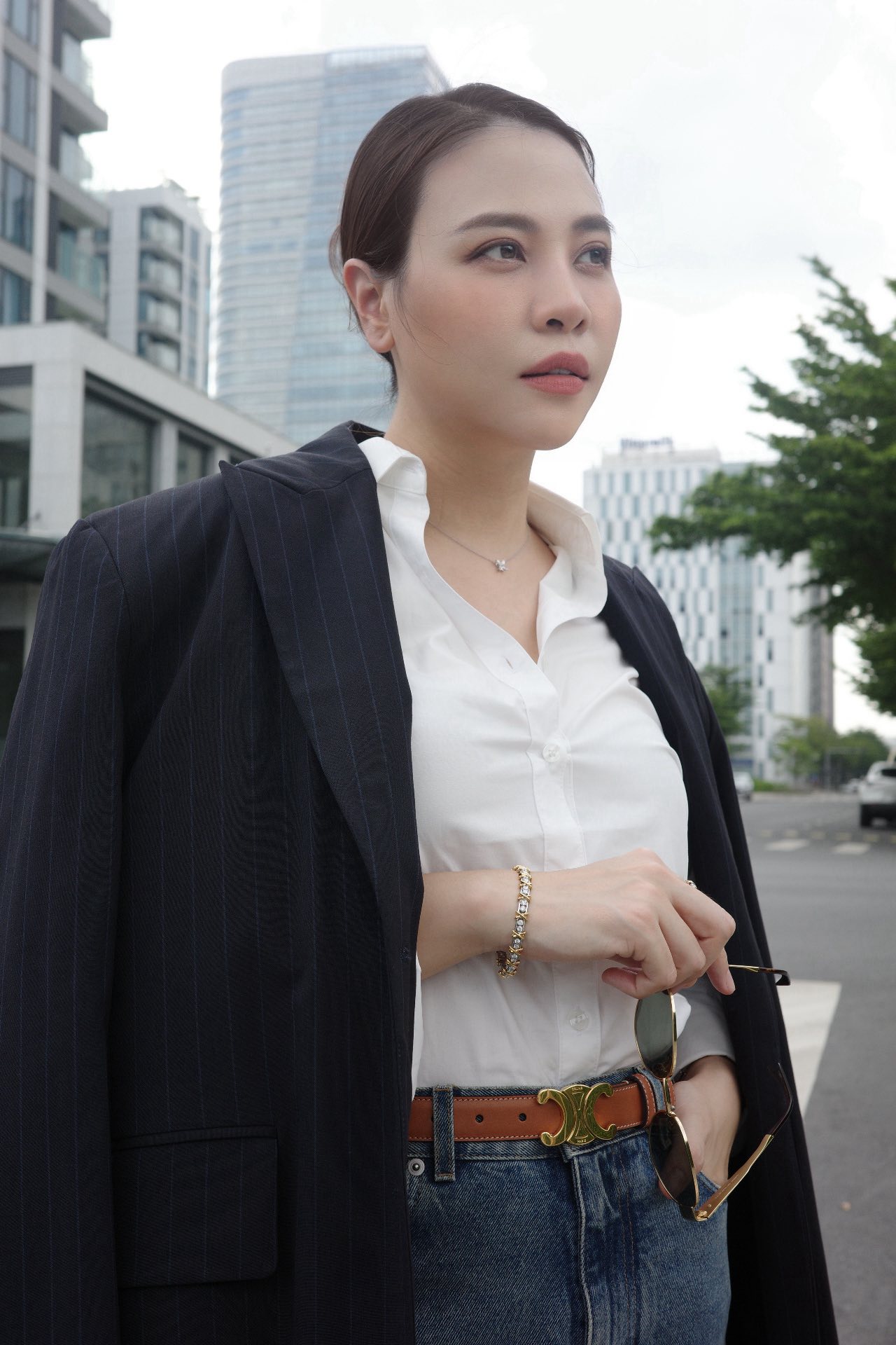 Vợ Cường Đô La mua dây chuyền 300 triệu để 