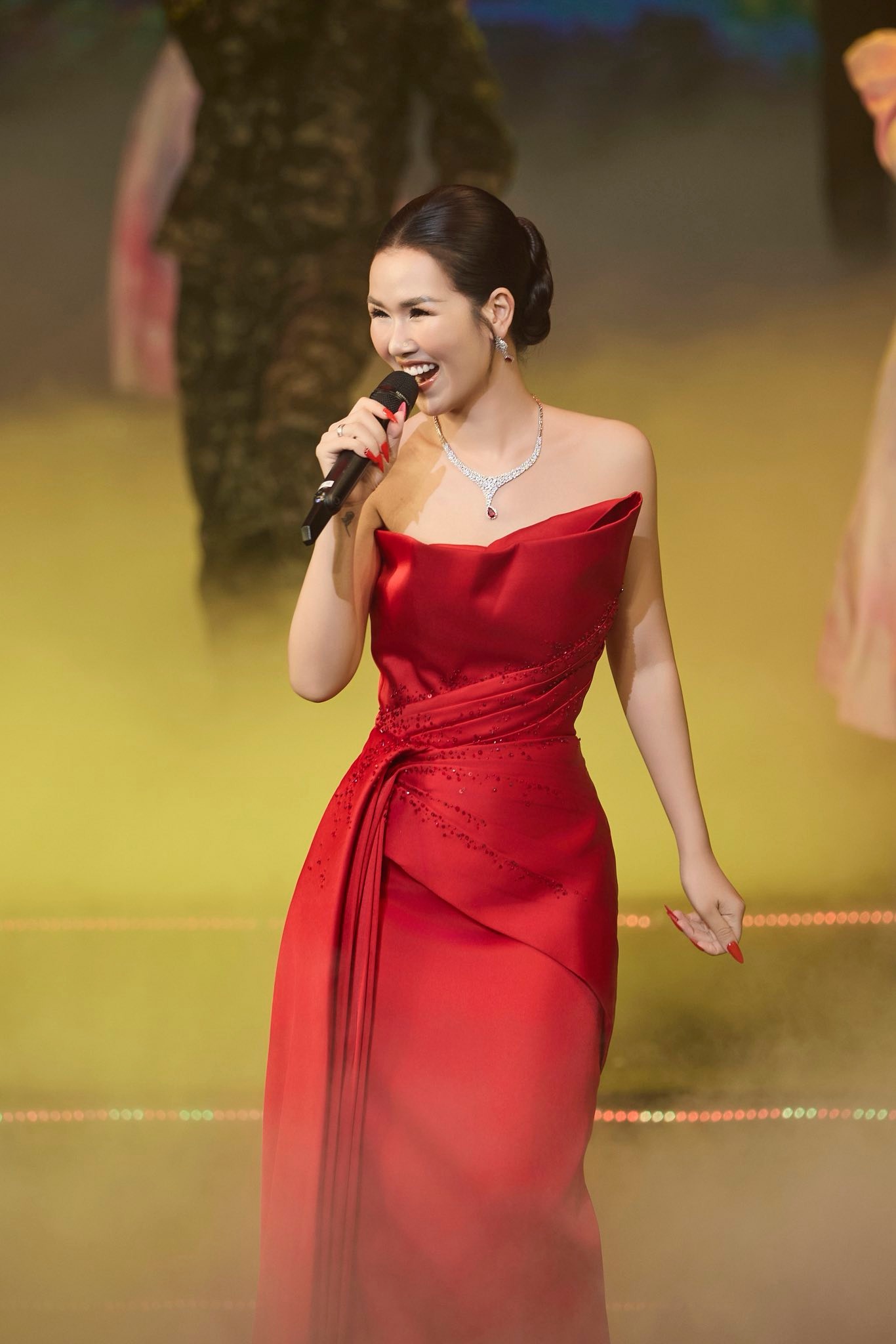 Nữ ca sĩ 