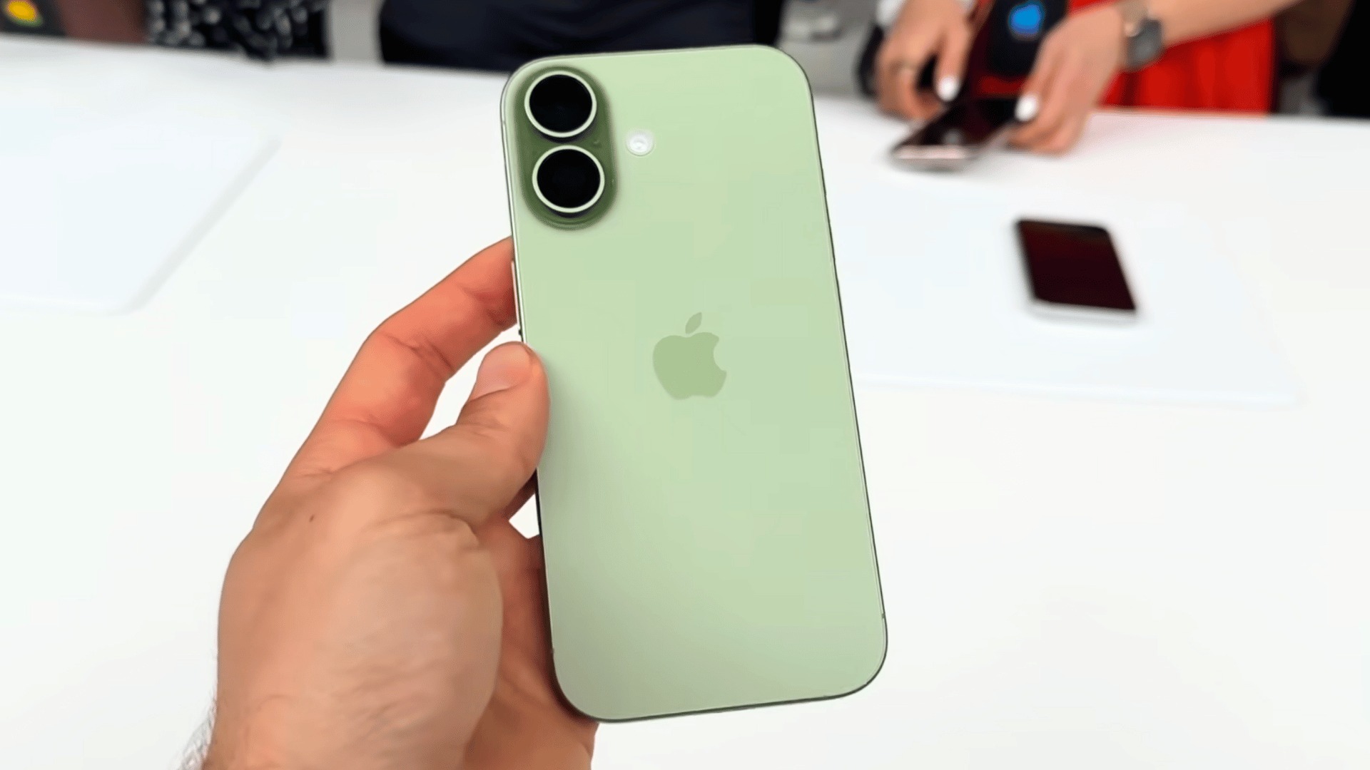 Không phải iPhone 17 Pro Max, đây mới là mẫu iPhone "cháy hàng" kỷ lục, khiến dân tình đổ xô đặt mua- Ảnh 2.