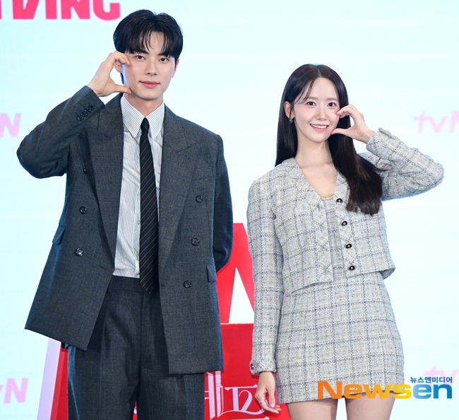 Mỹ nam 2K đang thống trị 42 quốc gia: Cao 1m9, body cơ bắp, khiến Yoona (SNSD) và cả MXH dính 