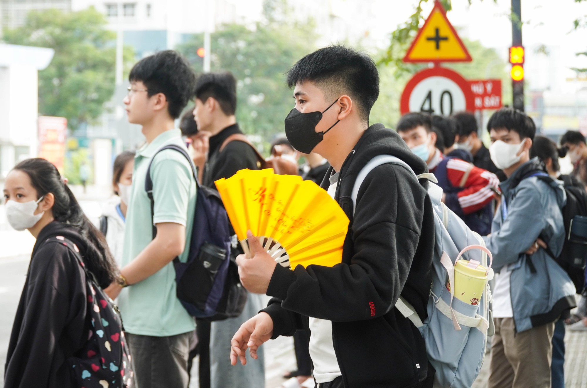 Cận cảnh "khát" xe buýt của sinh viên ký túc xá khu B - ĐHQG TP HCM mỗi sáng- Ảnh 8.