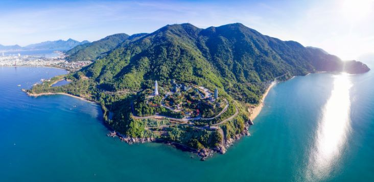 Từ hôm nay, "viên ngọc quý" của Đà Nẵng được tham quan trở lại sau gần 3 năm tạm dừng: Vừa có rừng, vừa có biển, còn có điểm đến tâm linh từng đông nghịt người- Ảnh 4.