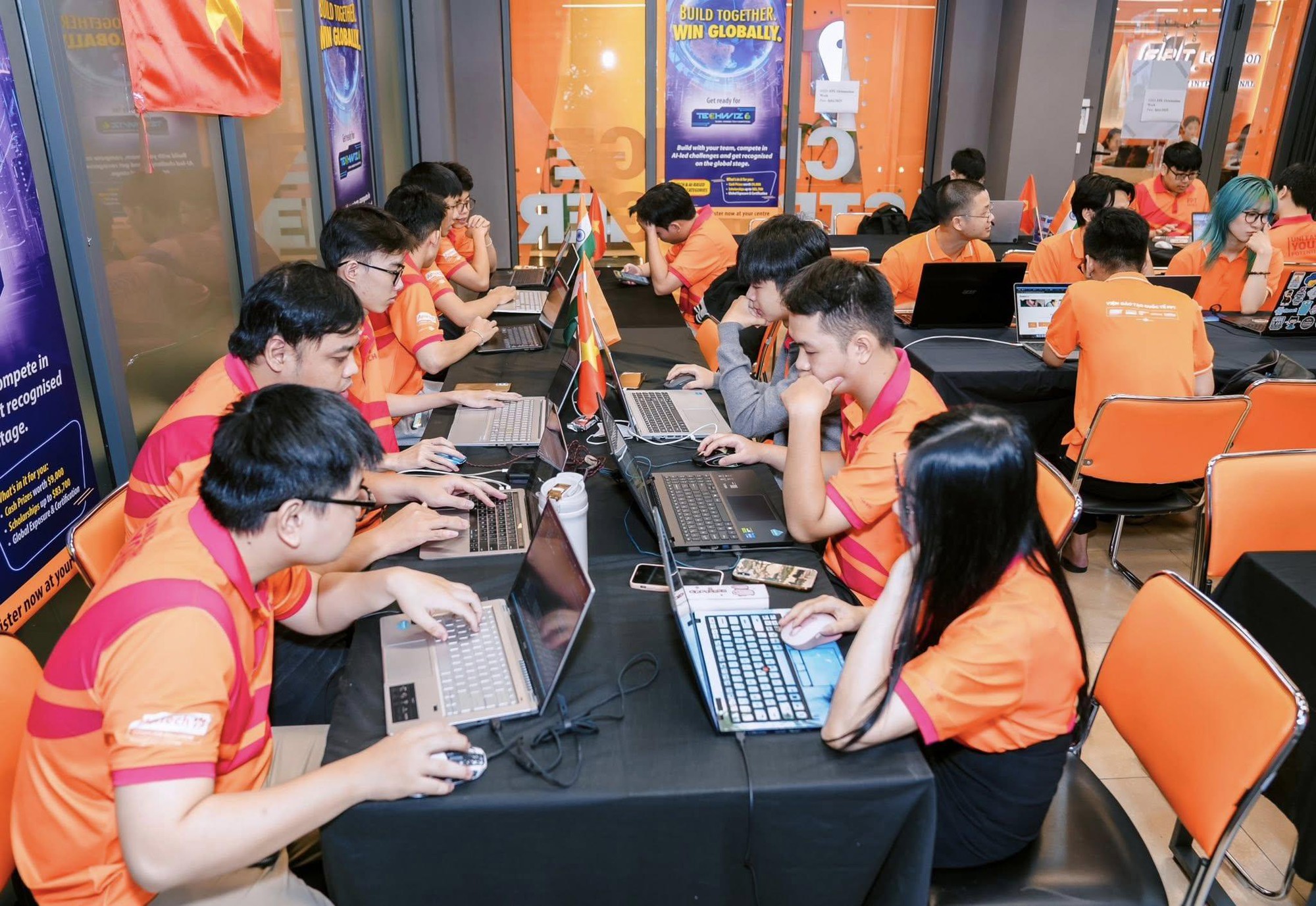“Nội trú” ngành IT: 1.000 giờ code, 72h thi đấu quốc tế và hành trình trưởng thành tại Aptech- Ảnh 3.