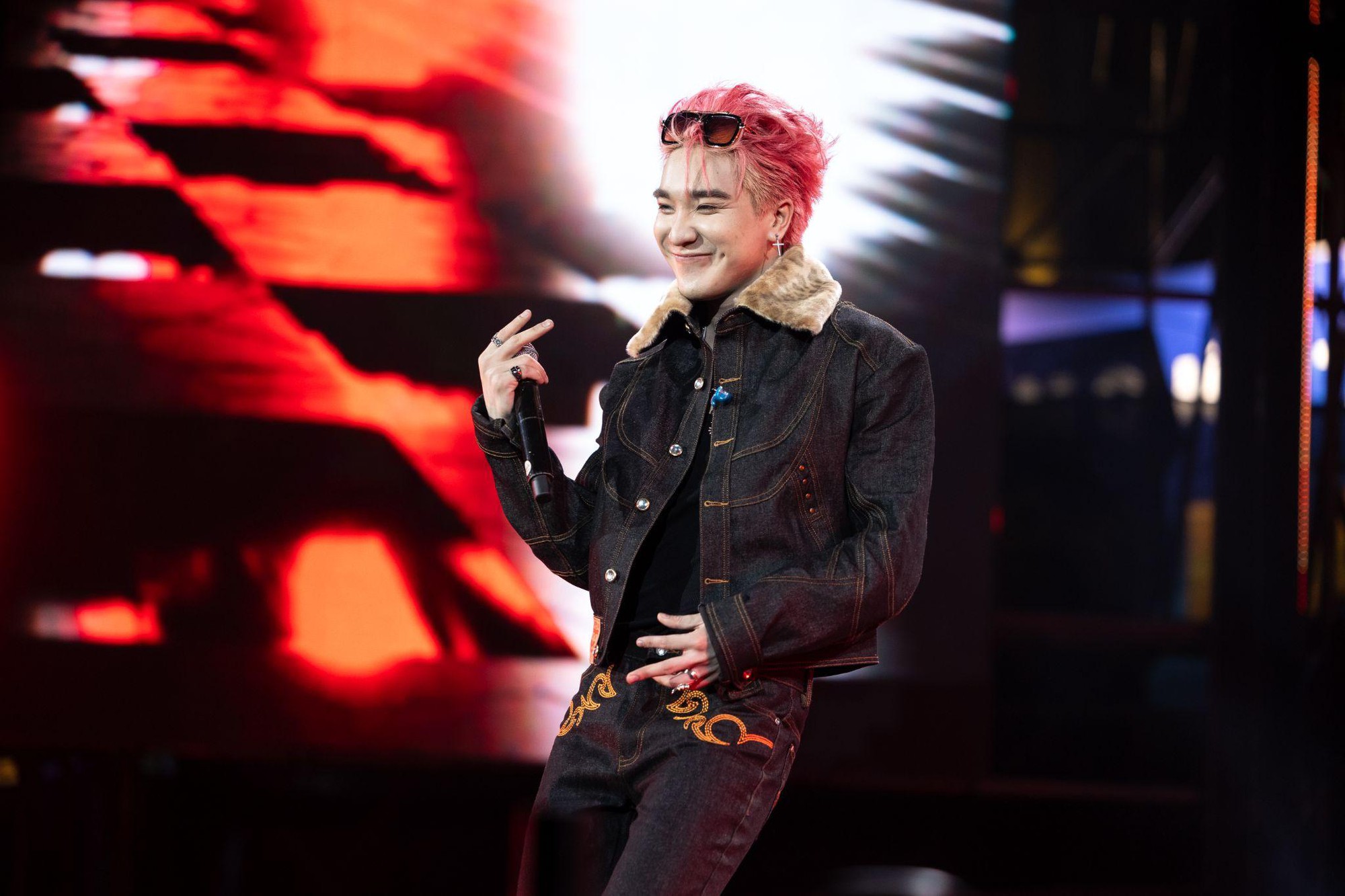 Sân khấu TP HCM bùng nổ trong đêm Happy Bee 15: Hòa Minzy, RHYDER và dàn nghệ sĩ "đốt cháy" cảm xúc sinh viên- Ảnh 3.