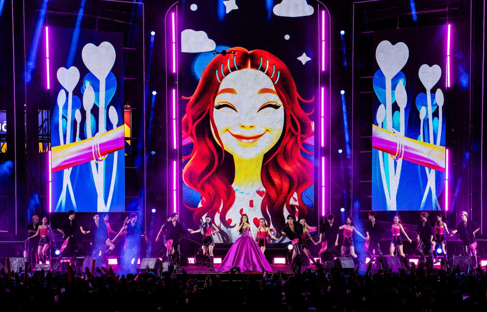 Sân khấu TP HCM bùng nổ trong đêm Happy Bee 15: Hòa Minzy, RHYDER và dàn nghệ sĩ "đốt cháy" cảm xúc sinh viên- Ảnh 5.