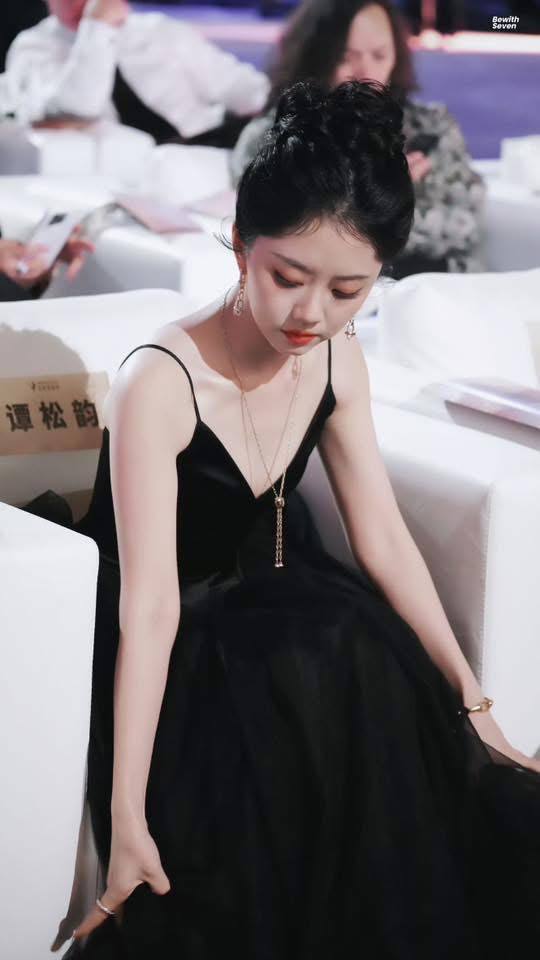 Thêm 1 nữ diễn viên ép cân, thân hình mỏng dính đáng báo động- Ảnh 5. Thêm 1 nữ diễn viên ép cân, thân hình mỏng dính đáng báo động- Ảnh 5.