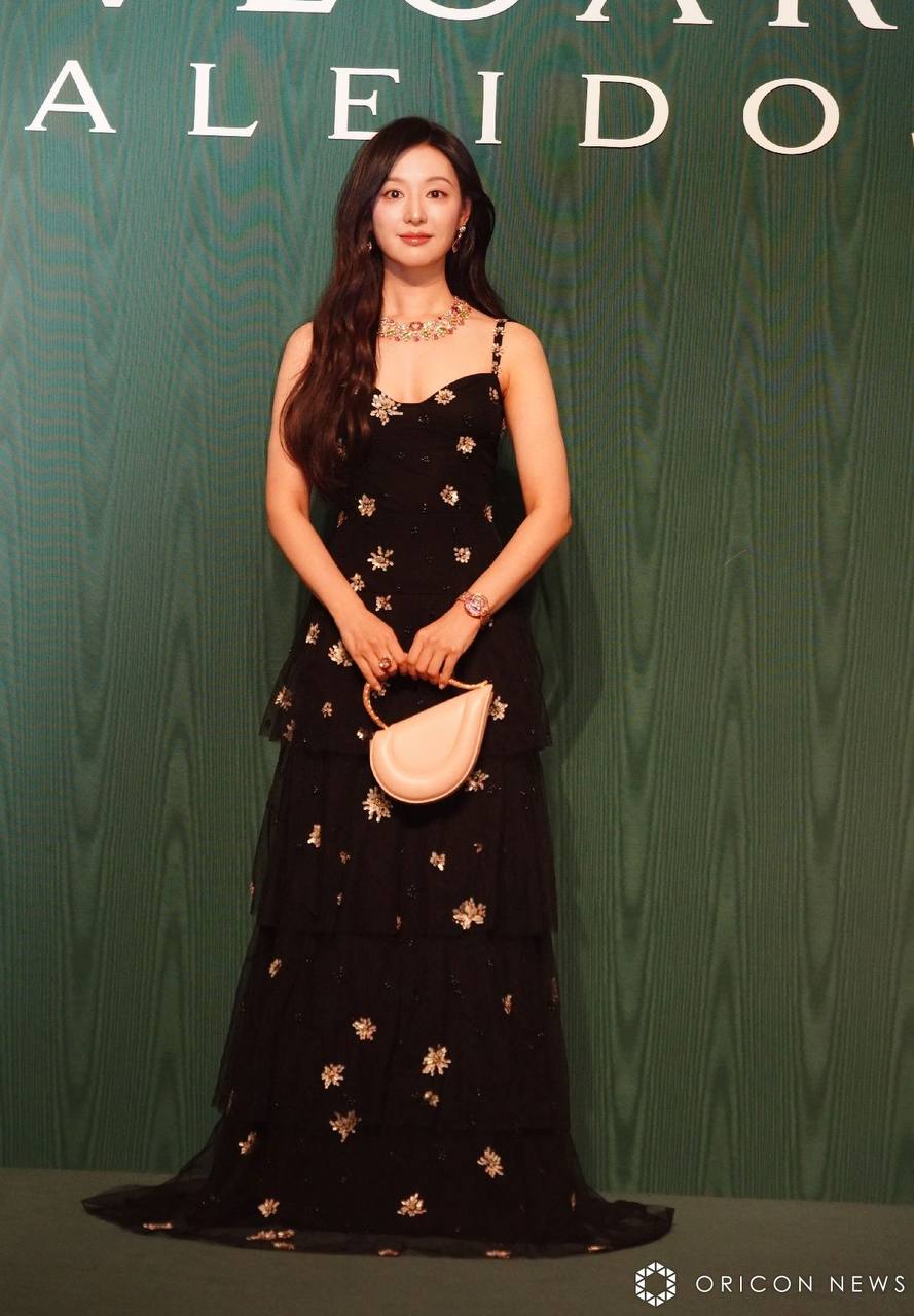 Kim Ji Won và Jang Wonyoung tạo nên cảnh tượng khó tin tại tiệc BVLGARI- Ảnh 1.