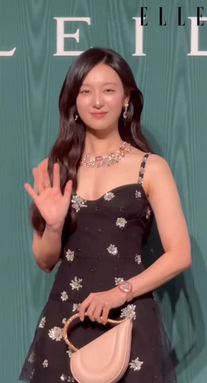 Kim Ji Won và Jang Wonyoung tạo nên cảnh tượng khó tin tại tiệc BVLGARI- Ảnh 9.