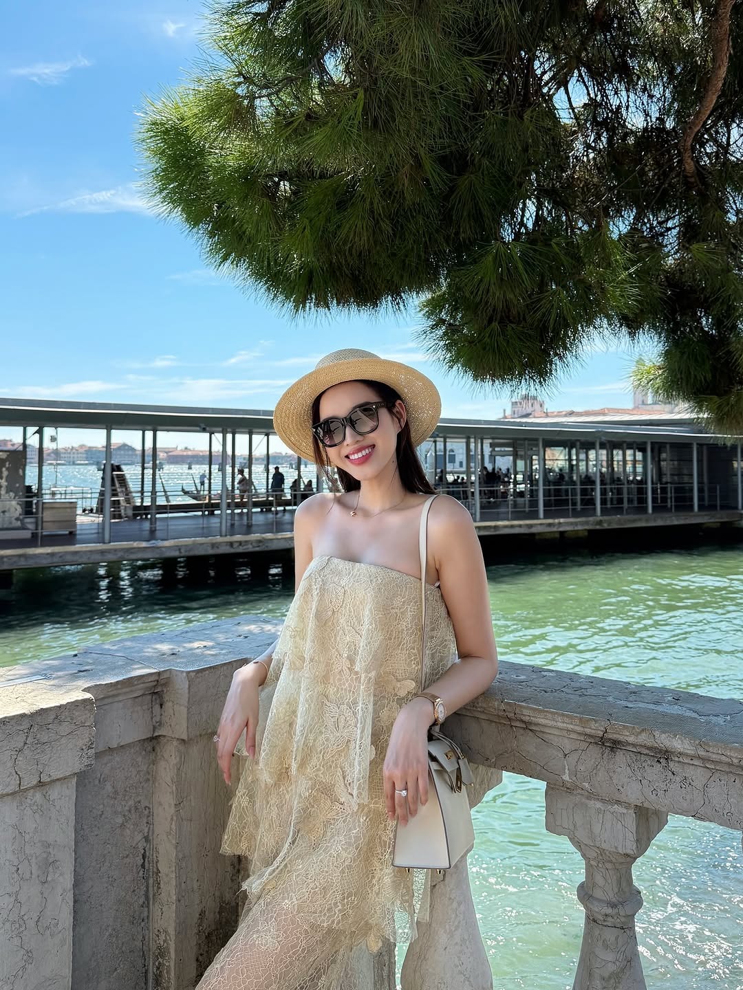 Lâu lắm mới thấy Đỗ Hà gợi cảm: Nhan sắc khuất phục vạn vật, style đẹp thôi nhé!- Ảnh 1.