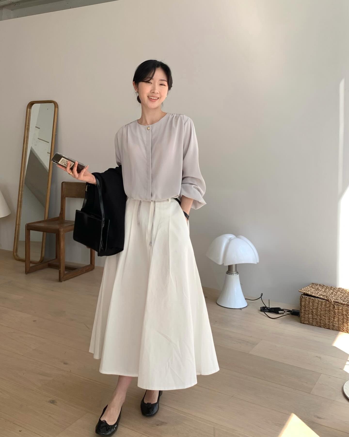 Mùa thu mặc chân váy dài là quá chuẩn: 10 cách phối đồ giúp chị em đi đâu cũng được khen sành điệu- Ảnh 10.