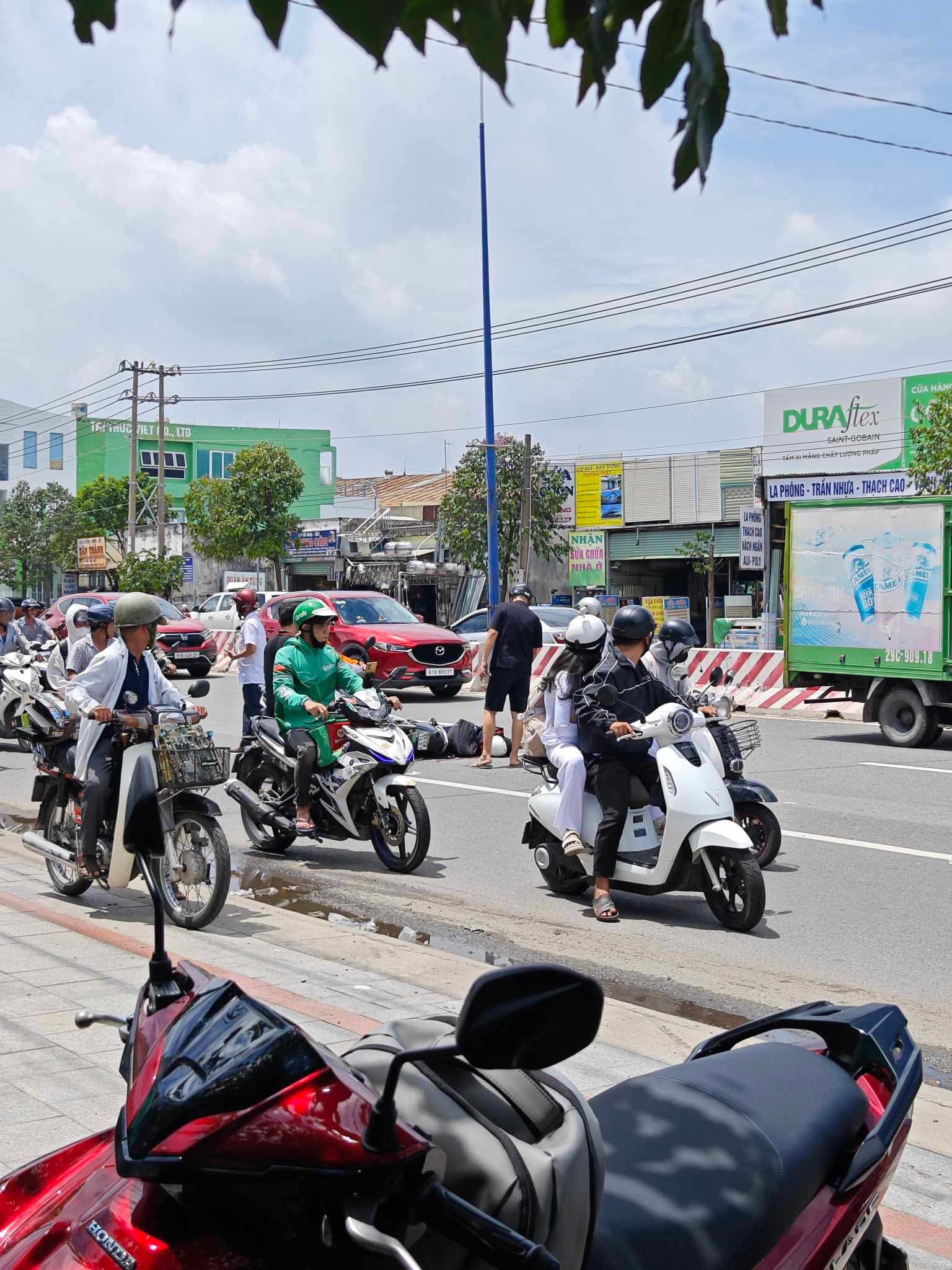 Camera nam sinh tử vong trên đường đi học về, mẹ và giáo viên chủ nhiệm khóc ngất khi tới hiện trường- Ảnh 3.