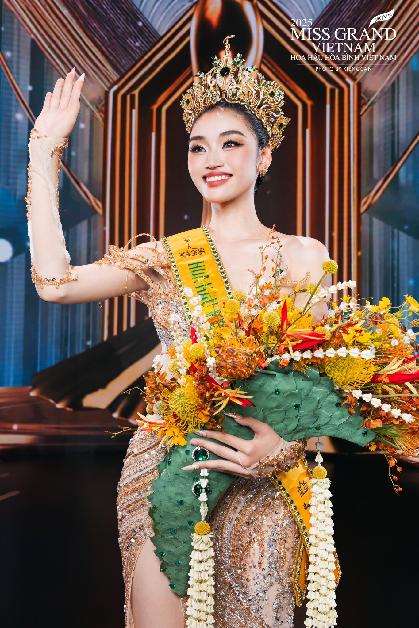 "Ngấy" Hoa hậu!- Ảnh 4.