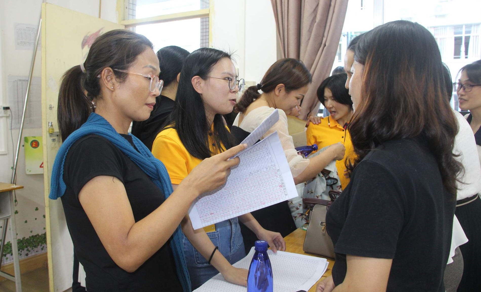 Sự thật mất lòng: Thầy cô sợ nhất 4 kiểu phụ huynh này, ai thấy giống mình thì thay đổi ngay, kẻo con khổ lây- Ảnh 1.