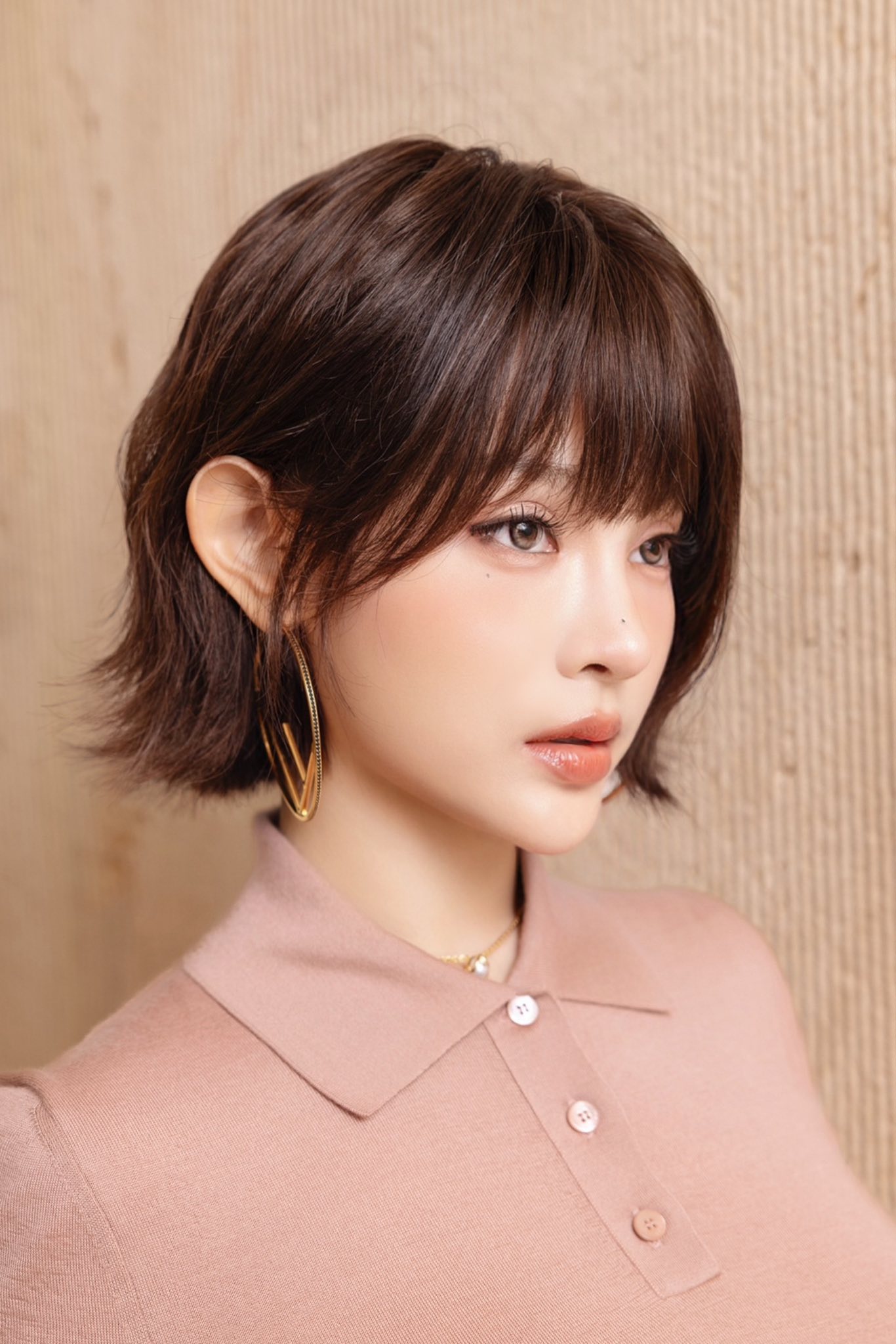 Hot girl Vbiz từ bỏ hào quang, lấy chồng đại gia, sống trong biệt thự trăm tỷ, U40 nhìn như chị gái của con trai- Ảnh 8.