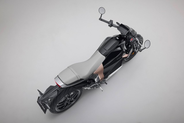 Xe máy điện Honda mới toanh vừa ra mắt: Khỏe ngang xe 1000 cc, sạc nhanh chỉ 30 phút, dáng cực đẹp- Ảnh 3.