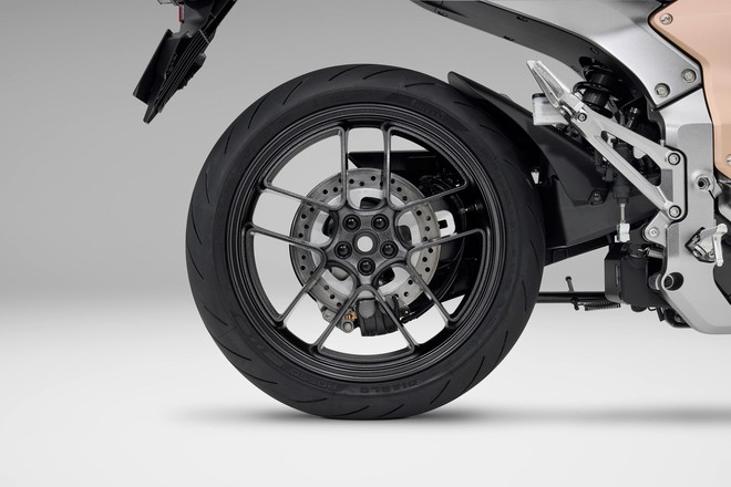 Xe máy điện Honda mới toanh vừa ra mắt: Khỏe ngang xe 1000 cc, sạc nhanh chỉ 30 phút, dáng cực đẹp- Ảnh 5.