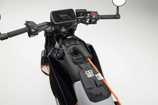 Xe máy điện Honda mới toanh vừa ra mắt: Khỏe ngang xe 1000 cc, sạc nhanh chỉ 30 phút, dáng cực đẹp- Ảnh 7.