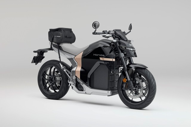 Xe máy điện Honda mới toanh vừa ra mắt: Khỏe ngang xe 1000 cc, sạc nhanh chỉ 30 phút, dáng cực đẹp- Ảnh 8.
