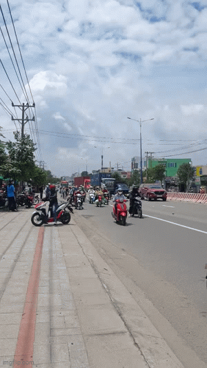 Camera nam sinh tử vong trên đường đi học về, mẹ và giáo viên chủ nhiệm khóc ngất khi tới hiện trường- Ảnh 1.