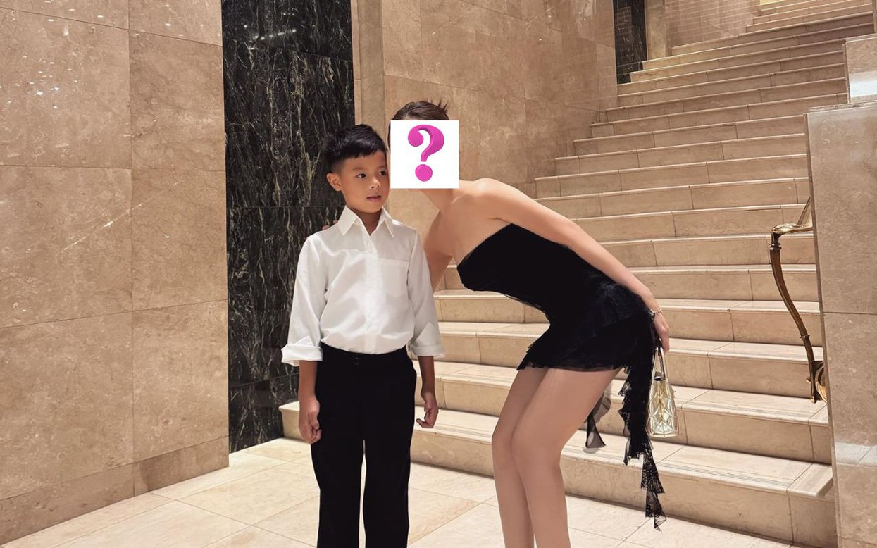 Hot girl Vbiz từ bỏ hào quang, lấy chồng đại gia, sống trong biệt thự trăm tỷ, U40 nhìn như chị gái của con trai- Ảnh 1.