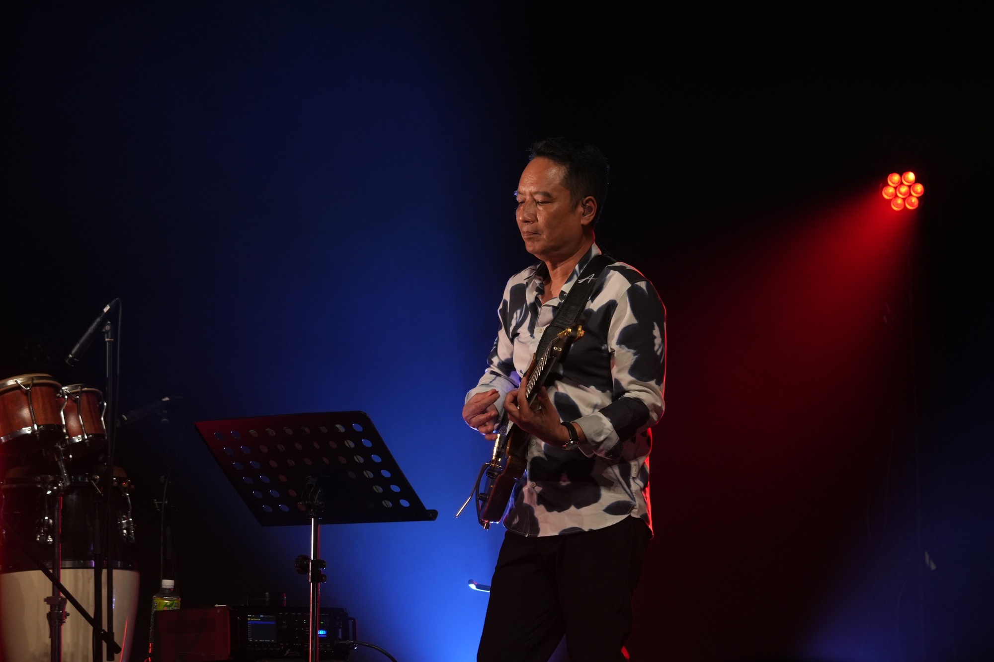 Cả gia đình đồng hành với diva Mỹ Linh trong tour lưu diễn châu Á đầu tiên- Ảnh 2.