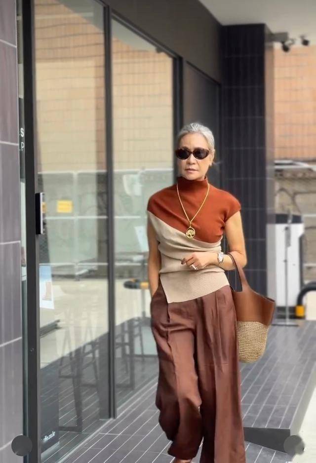 Học bí kíp mặc đẹp từ fashionista 70+ “đỉnh của chóp”: Vừa sang trọng vừa trẻ trung, lại toát ra khí chất quý phái- Ảnh 12.