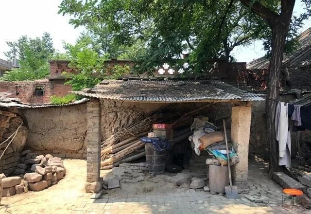 Đi rút 900 triệu người thân ở nước ngoài gửi về xây nhà, nhân viên ngân hàng nói nhỏ: Tài khoản = 0, đã rút sạch cách đây 2 ngày- Ảnh 2.