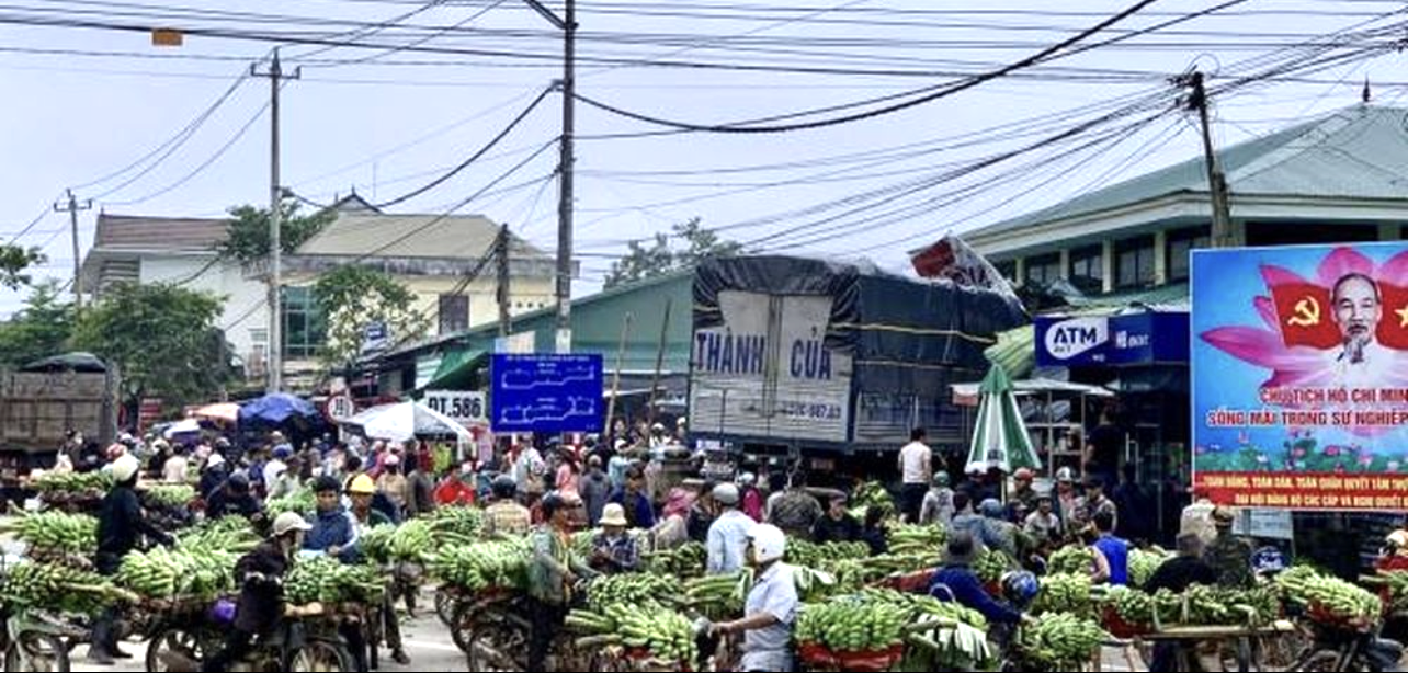 Nguyên nhân ban đầu vụ xe tải lao vào chợ chuối ở Quảng Trị làm 3 người tử vong và nhiều người bị thương- Ảnh 1.
