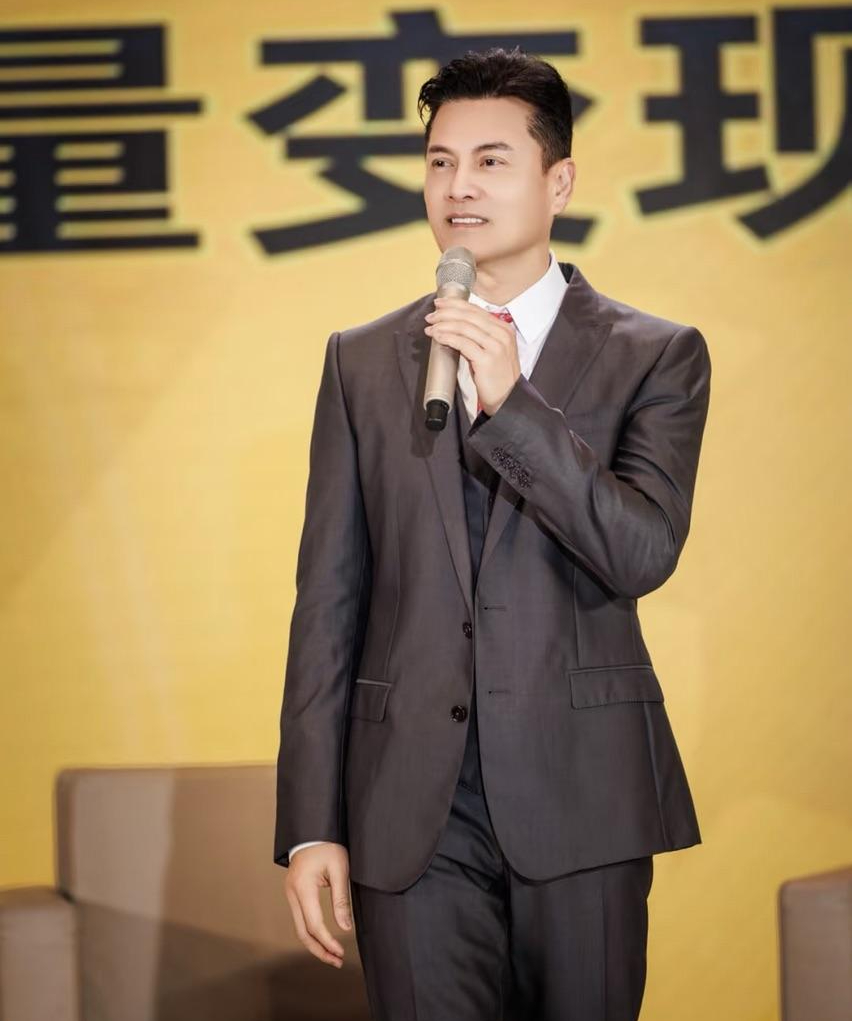 "Triển Chiêu" sinh ra ở Việt Nam: 3 đời vợ đều toàn mỹ nhân, giờ thành "tỷ phú không tuổi" khét tiếng Cbiz- Ảnh 13.