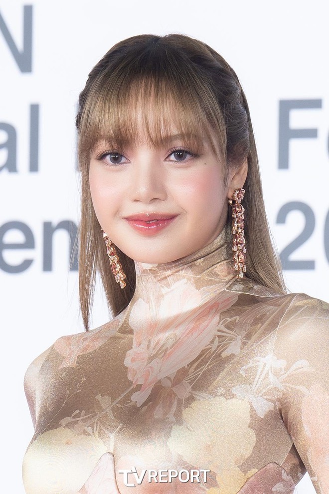 Bộ váy dễ hiểu lầm của Lisa- Ảnh 7.