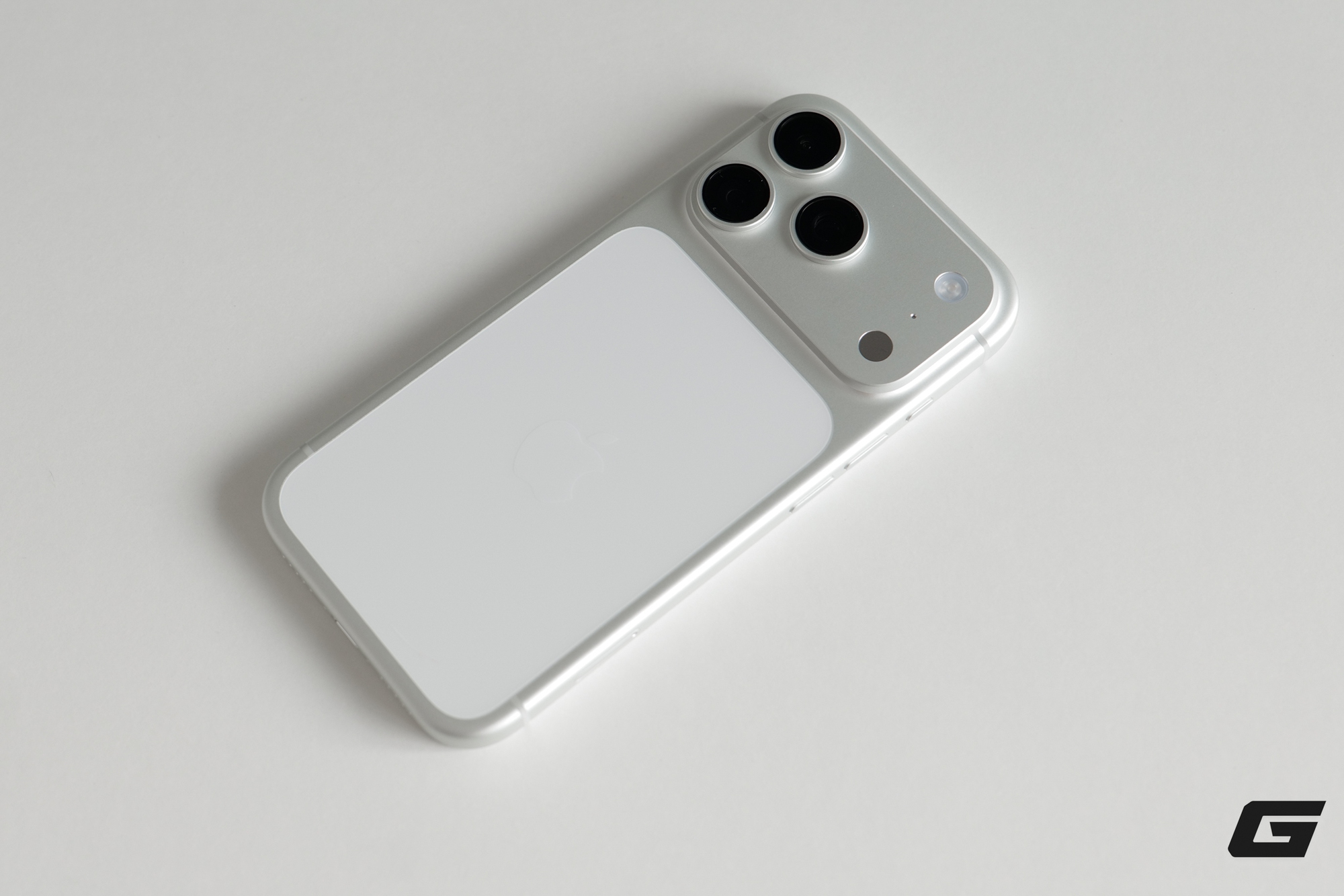 Mở hộp iPhone 17 Pro và iPhone 17 Pro Max chính hãng: Màu cam nổi bật, màu bạc tinh tế, chọn màu nào bây giờ?- Ảnh 15.