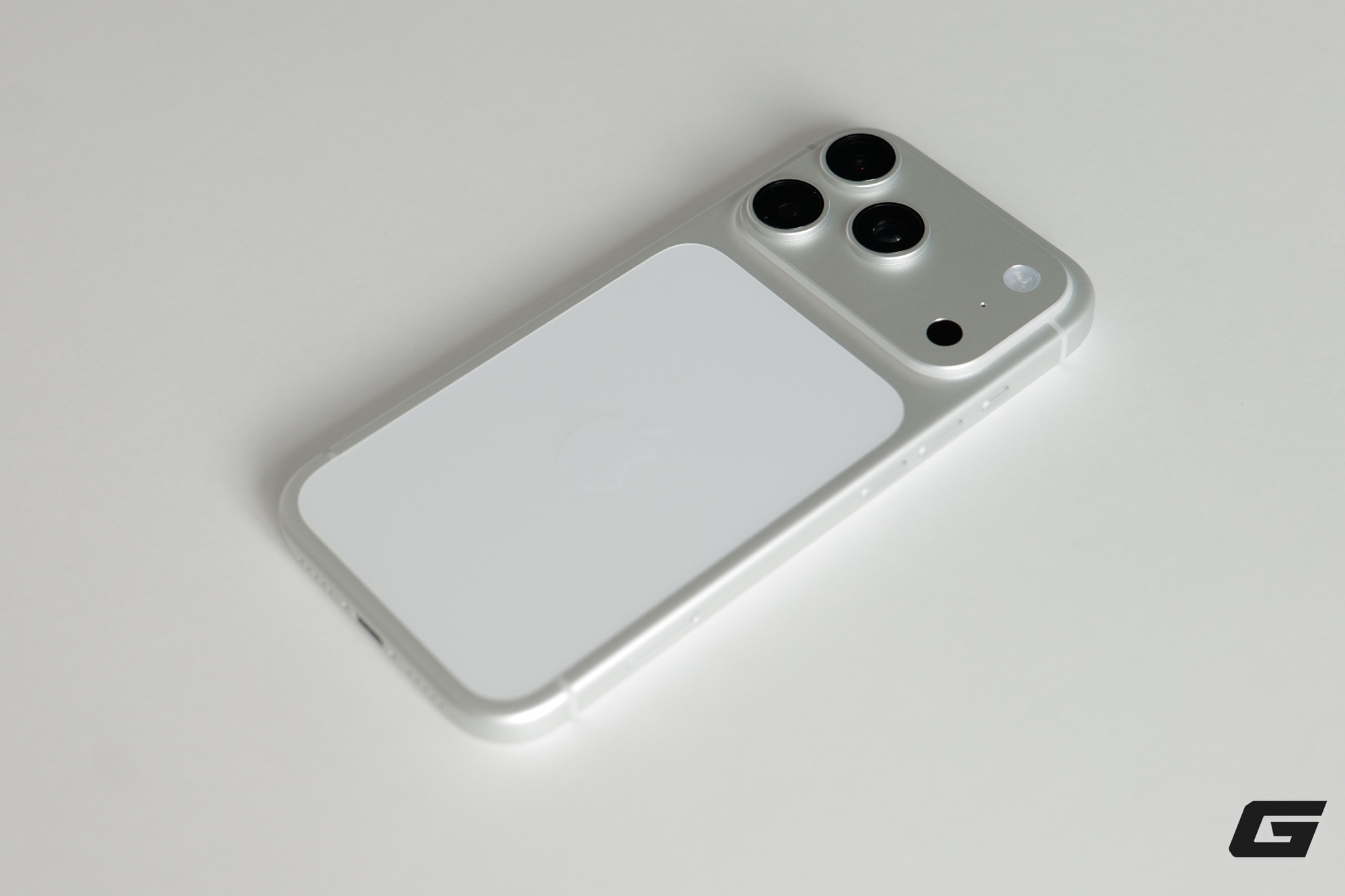 Mở hộp iPhone 17 Pro và iPhone 17 Pro Max chính hãng: Màu cam nổi bật, màu bạc tinh tế, chọn màu nào bây giờ?- Ảnh 7.