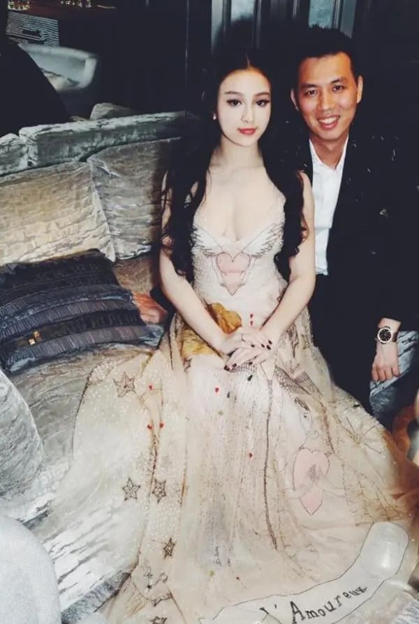Hot girl Vbiz từ bỏ hào quang, lấy chồng đại gia, sống trong biệt thự trăm tỷ, U40 nhìn như chị gái của con trai- Ảnh 10.
