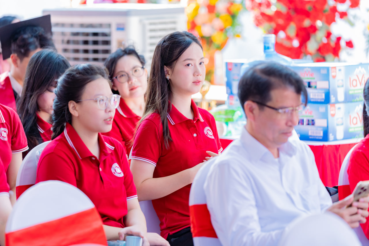 Bắt gặp thủ khoa xinh nhất kỳ thi tốt nghiệp THPT 2025 ở "lò đào tạo Hoa hậu TOP 1 Việt Nam"- Ảnh 6.