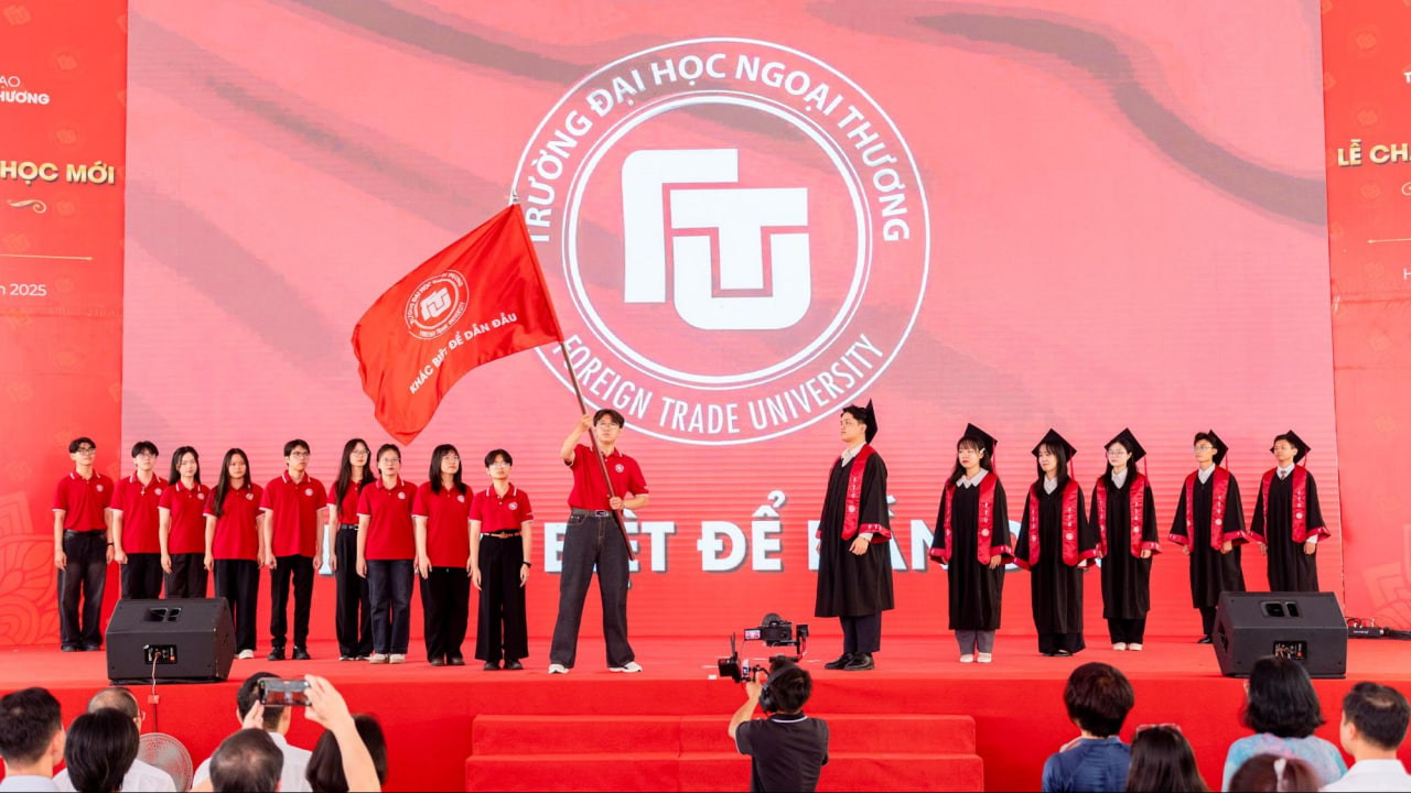 Bắt gặp thủ khoa xinh nhất kỳ thi tốt nghiệp THPT 2025 ở "lò đào tạo Hoa hậu TOP 1 Việt Nam"- Ảnh 2.