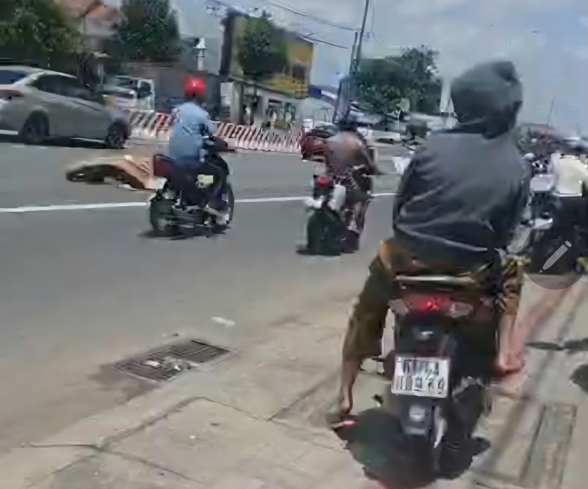 Thương tâm nam học sinh lớp 11 gặp tai nạn không qua khỏi trên Quốc lộ 13- Ảnh 1.