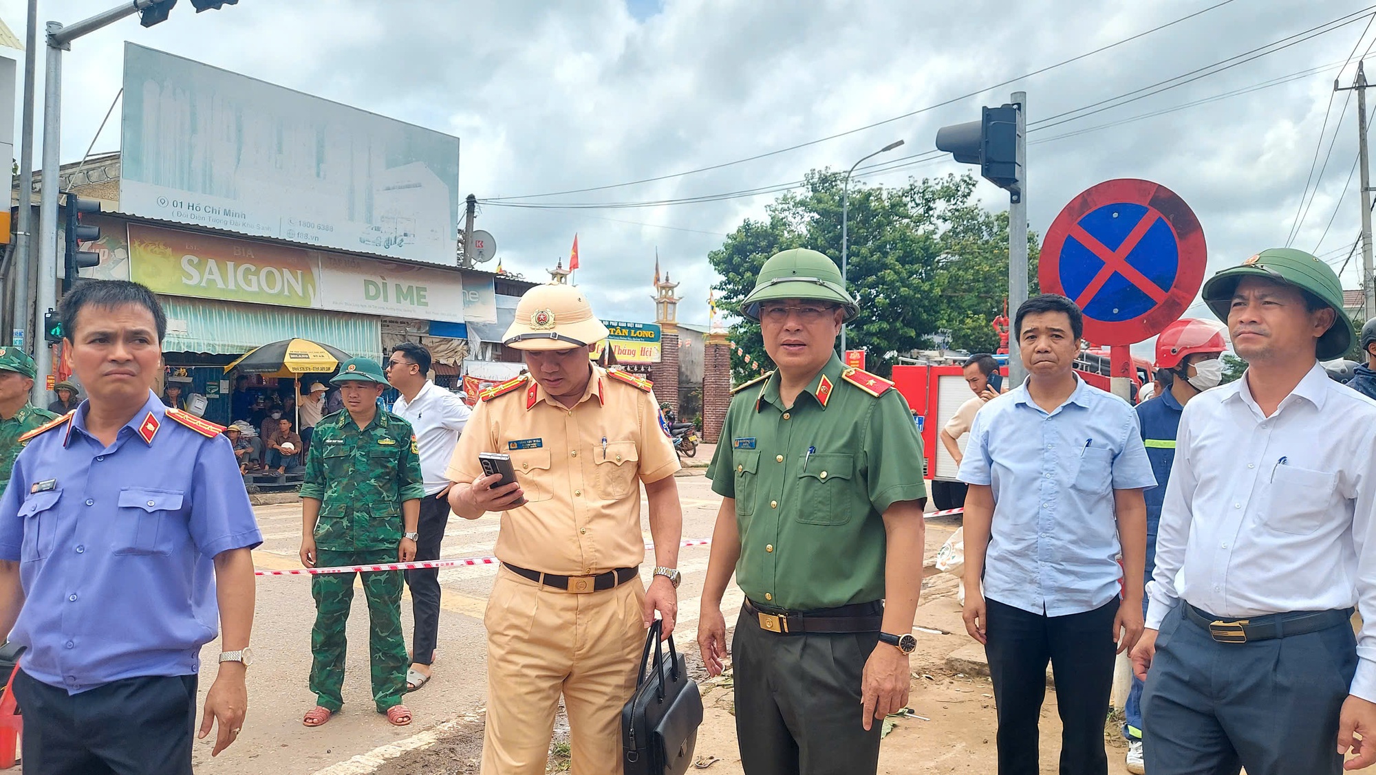 Vụ xe tải lao vào chợ: Xác định danh tính 3 nạn nhân tử vong- Ảnh 1.