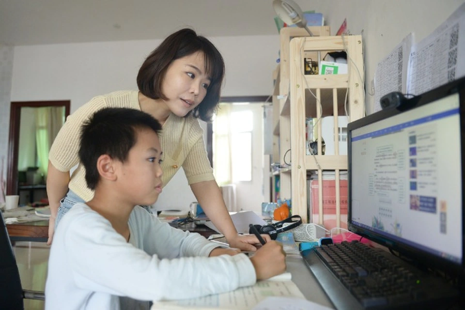 "Sáng mở mắt ra đã thấy 99+ noti tin nhắn đỏ lòm": "Tẩu hỏa nhập ma" với các thể loại group chat phụ huynh- Ảnh 4.