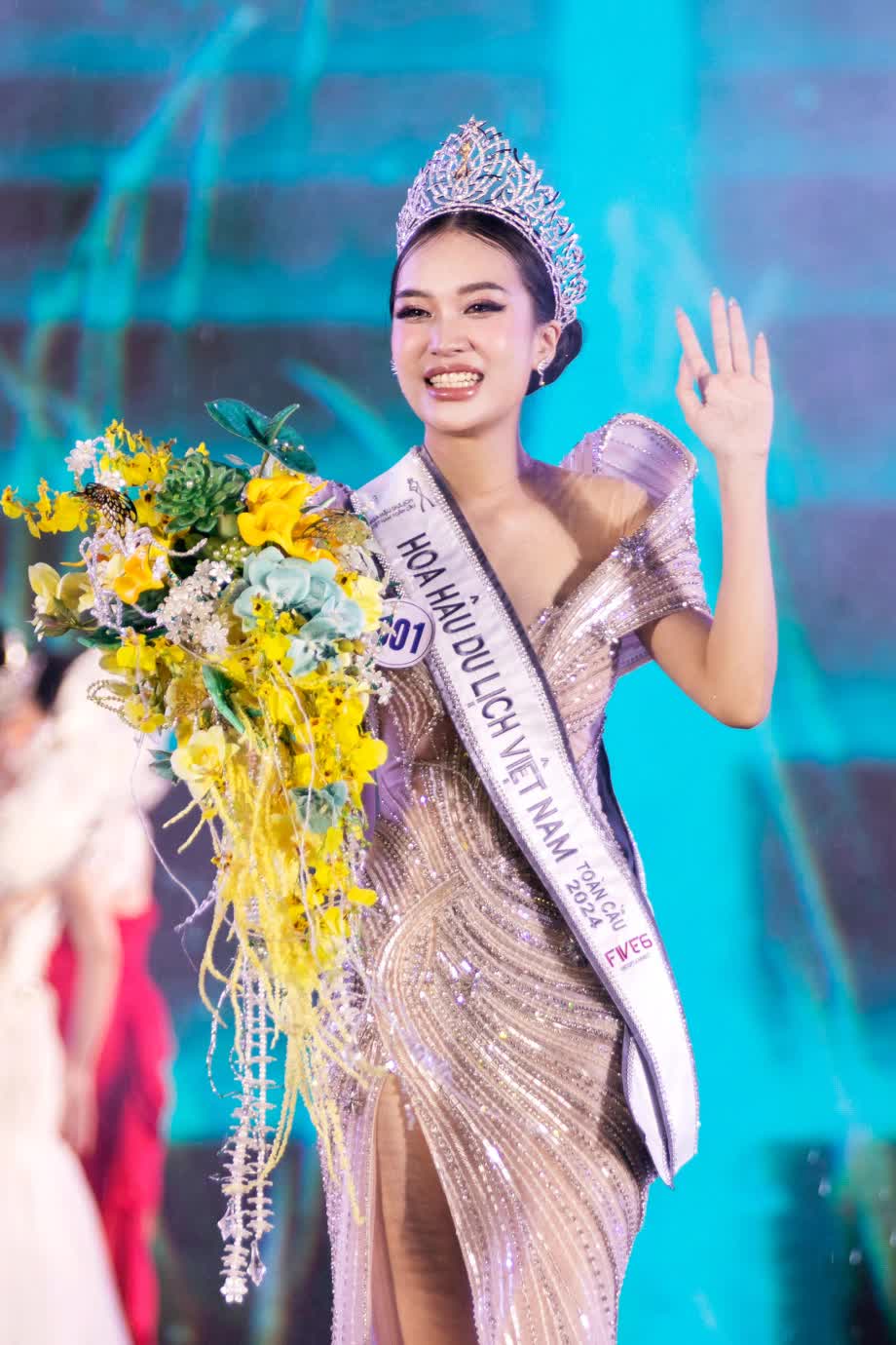 "Ngấy" Hoa hậu!- Ảnh 3.