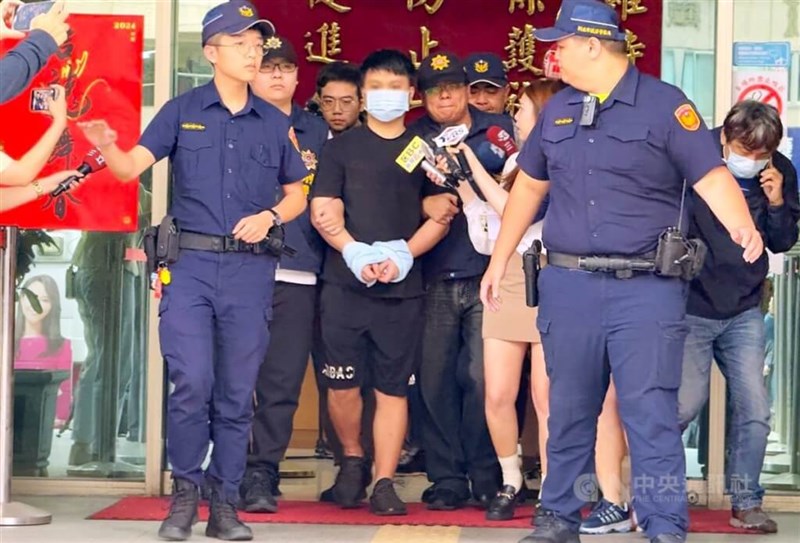 Sát hại 3 người trong gia đình nhà vợ, khi bị thẩm vấn, người đàn ông đưa ra tuyên bố gây sững sờ- Ảnh 2.
