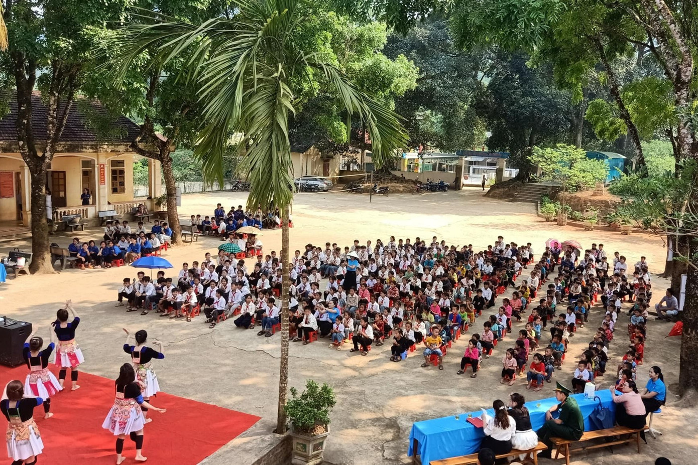 Thực hư thông tin nữ giáo viên ung thư vẫn phải đi biệt phái cách nhà 35km- Ảnh 1.