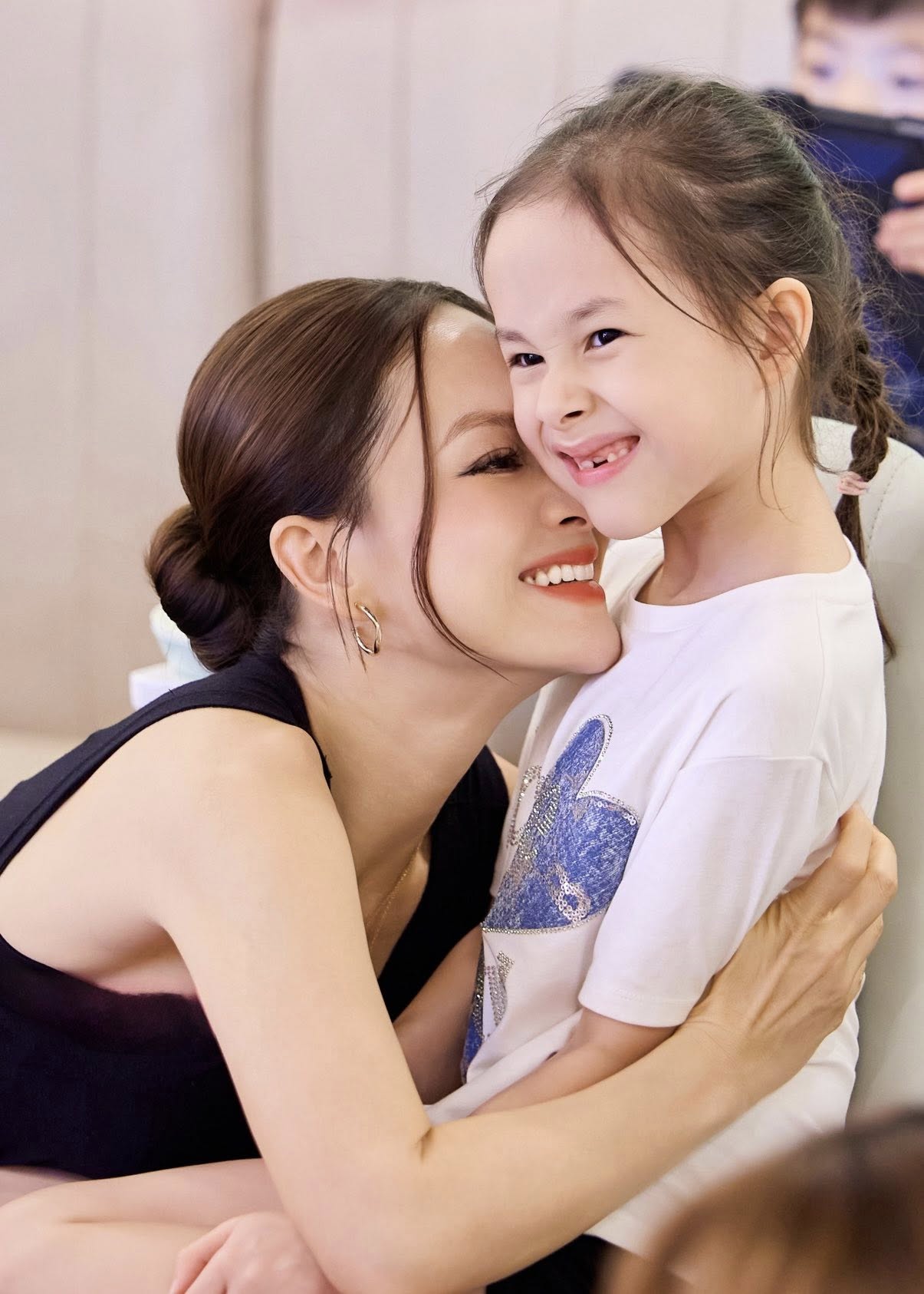 Lan Phương chi 1 tỷ/năm để nuôi con, 2 ái nữ đều học trường quốc tế, được mẹ địu đi du lịch khắp thế giới- Ảnh 2.