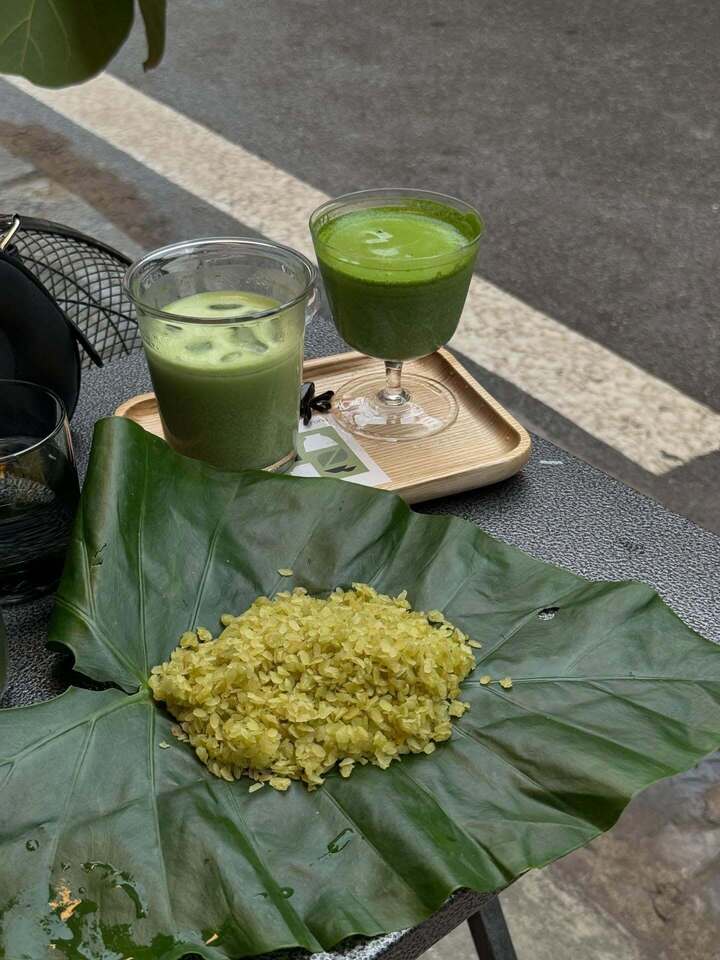 Mùa thu Hà Nội 'phủ sóng' cõi mạng, giới trẻ đua nhau 'chill' theo cách riêng- Ảnh 5.