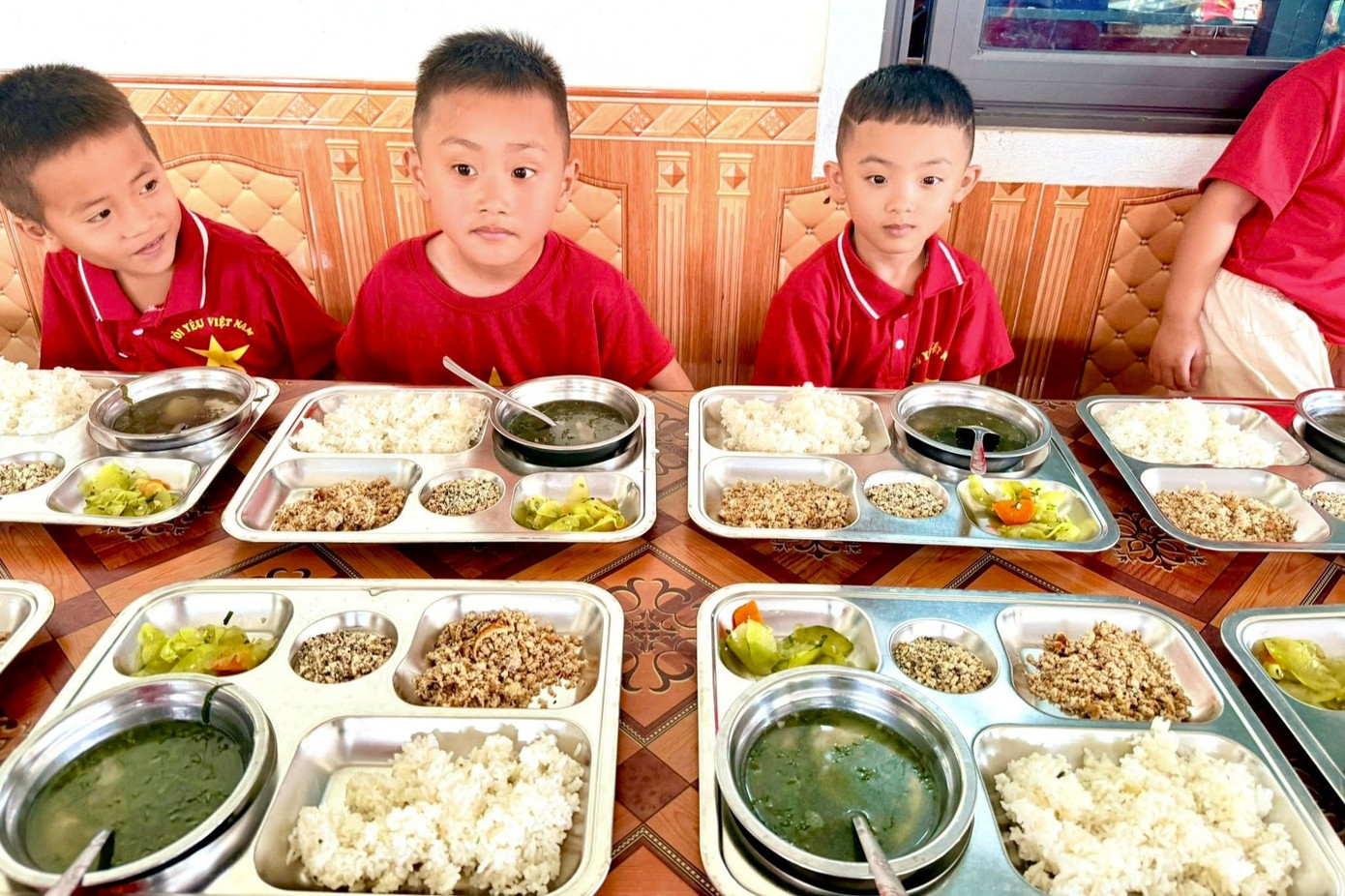 Bất ngờ với "suất cơm 17 nghìn" cho học sinh bán trú- Ảnh 3.