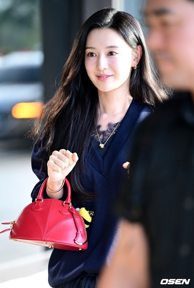 Thứ đánh cắp trái tim "nữ hoàng nước mắt" Kim Ji Won!- Ảnh 2.